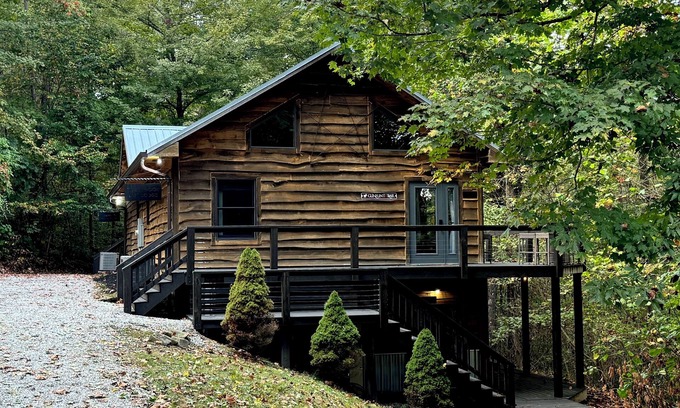 Gnaw Bone Cabin | "Lazy Lodge" Suite - Rustic Retreat Cabin w/sauna & fire pit