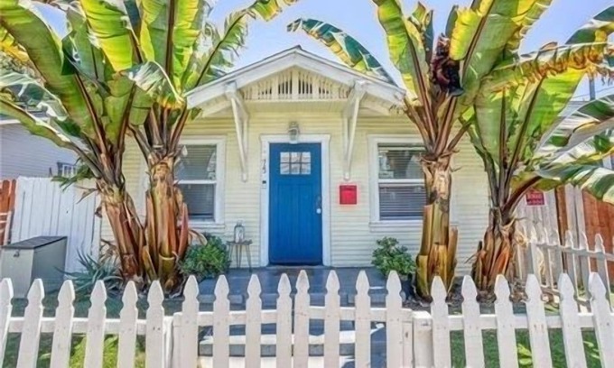 Eastside House | LBC Paradise bungalow w/AC -5 min from beach Dog friendly! 🐶
