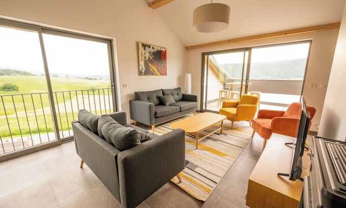 Les Rousses Apartment | Le 240, between lake and mountains