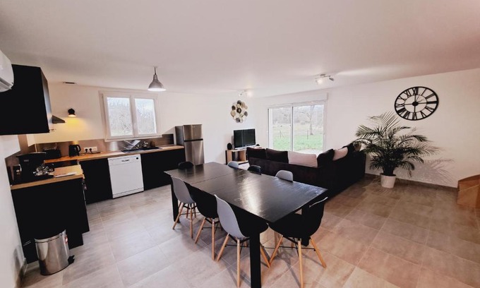 Saint-Romain-sur-Cher House | Le Bonheur est dans le Pré.