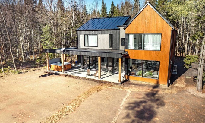 Saint-Gabriel-de-Valcartier Ski Chalet | Le Saint-Gabriel | Spa et Rivière