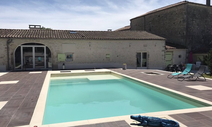 Gensac-la-Pallue House | Le Chai" 3 stars