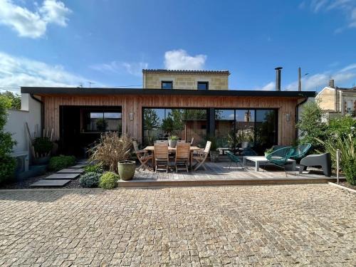 Castres-Gironde House | Le Chai de Castres Gironde