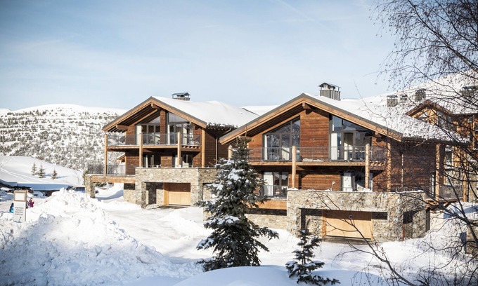 Eclose-Ouest Ski Chalet | Le Chalet Blue Moon