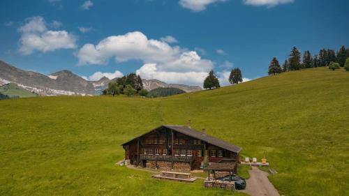 Rougemont Ski Chalet | Le Chalet Lion Rouge