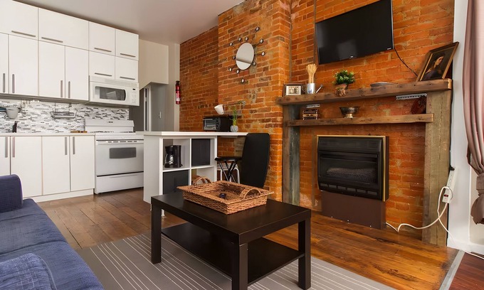 Fishtown Apartment | Le Chic Studio with W/D, AC, Private Patio, and fast WiFi in superb Fishtown