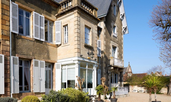Moulins Hotel | Le Clos De Bourgogne