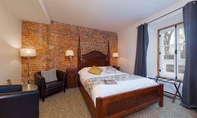 Vieux-Quebec-Cap-Blanc-colline Parlementaire Bed & Breakfast | Le Coureur Des Bois
