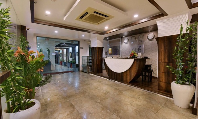 Indirapuram Hotel | Le Crescent Hotel by Trot