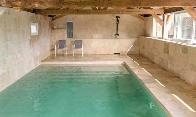 Fauguernon House | Le Domaine de la Désirée Séjours, Fêtes, Séminaires Piscine, Tennis 45+ Couch