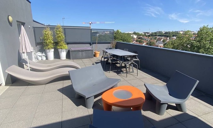 Maladiere Apartment | Le Fantasy- Appartement 2 chambres avec grande terrasse- SR Loc