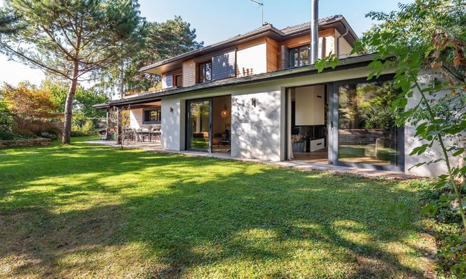 Saint-Didier-au-Mont-d'Or Villa | Le Ferret - House with indoor and outdoor swimming pool