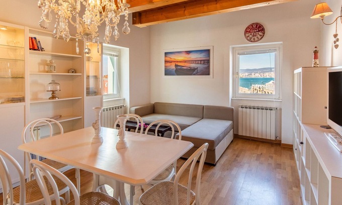 Muggia Condo | Le Finestre apartments - on the harbour