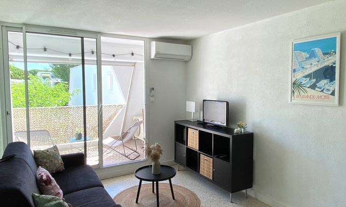 La Petite Motte Apartment | Le Floride, air-conditioned studio with parking