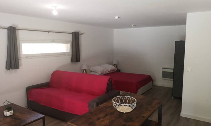 Saint-Mitre-les-Remparts Apartment | Le Grenadier Studio bas de villa