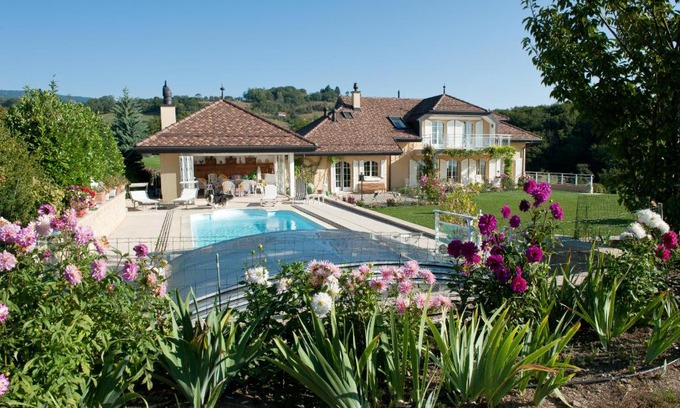 Genolier House | Le Lierre B&B