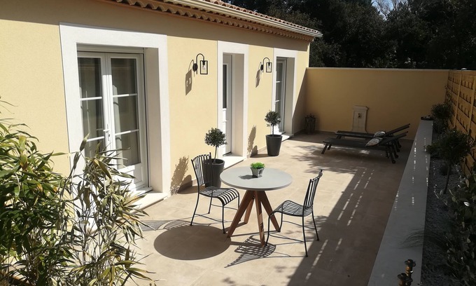 Chateauneuf-de-Gadagne House | Le Mazet d'Olivia romantic getaway in Provence, near Avignon Luberon Gordes