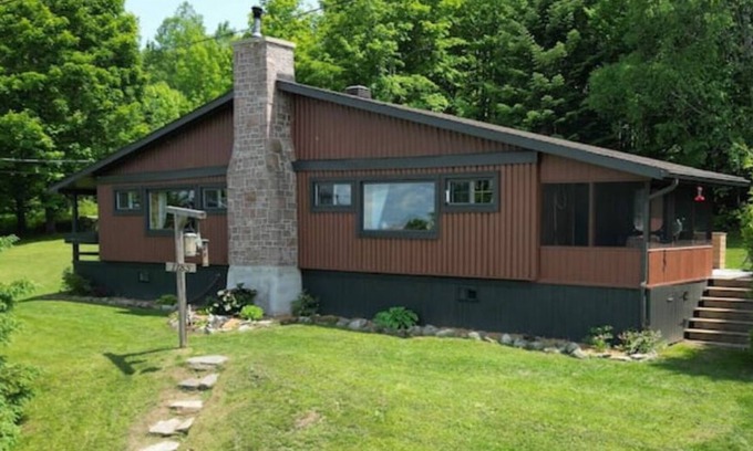 Nominingue Ski Chalet | Le Merisier, Chalet Authentique et Rustique