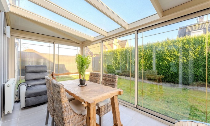 Annoeullin House | Le monde de Lucy - Two Bedroom House, Sleeps 6