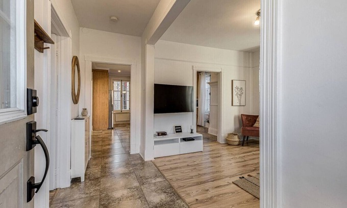 Quartier 5-4 Apartment | Le Patrimonial-Two bedrooms