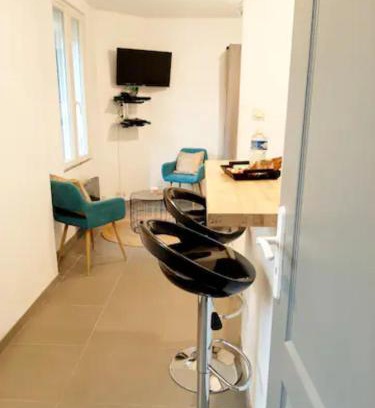 Flers Apartment | Le Petit Charmeur, parking, Wifi, gare