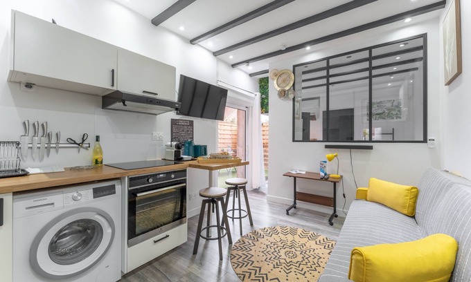 Decines-Charpieu Apartment | Le Petit Enclos - Appt climatisé, parking privé