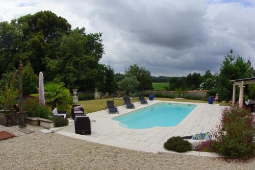 Neuille-le-Lierre House | le petit nid