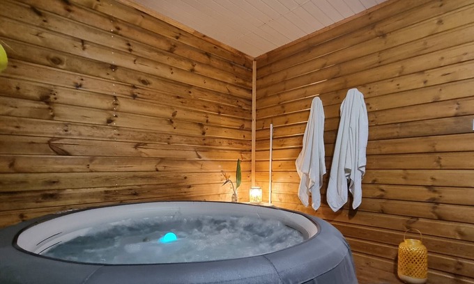 Montvert-les Bas House | Le Poinsettia Bungalow