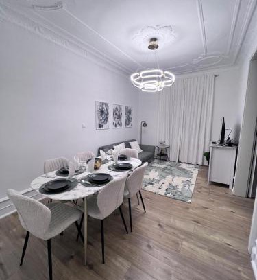 Kable Apartment | Le Rapp 6, Appartement de Standing 3 chambres, 7 personnes &1 bébé, Cosy et familial ultra équipé Emplacement Idéal proche Gare Centre ville Marchés de Noël Quartier Tribunal Contades