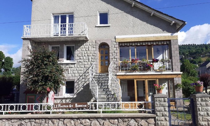Murat House | Le rocher de bonnevie