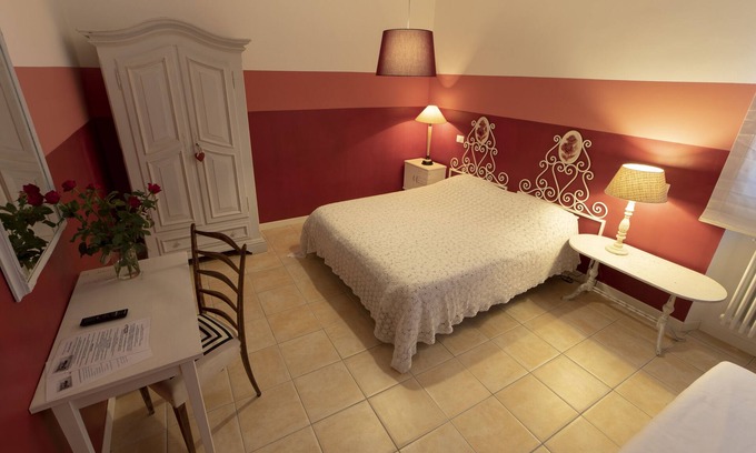 Livorno Cabin | "Le Rose" family room with private en-suite bathroom