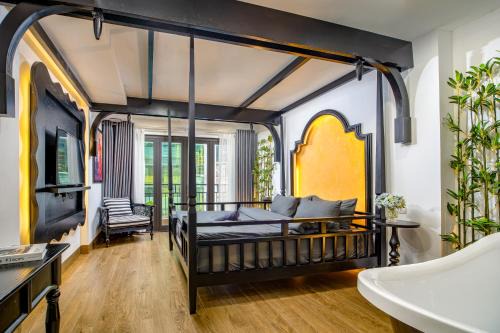 Hang Trong Bed & Breakfast | Le's home boutique homestay in the center Hanoi Old quarter