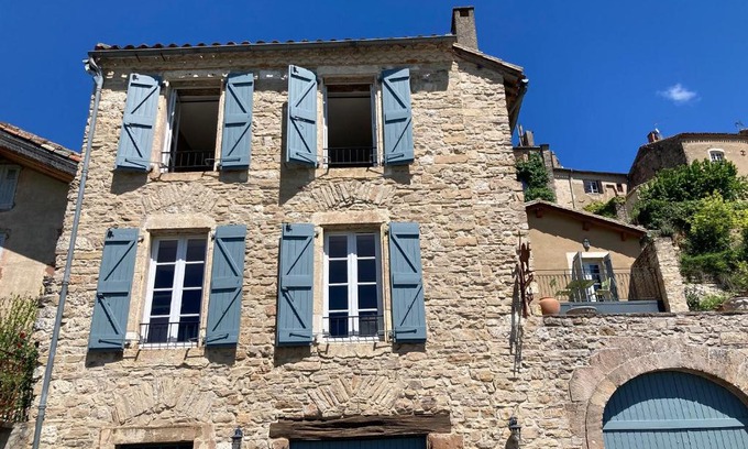 Cordes-sur-Ciel Bed & Breakfast | le secret du chat