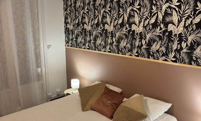 Morlaix Apartment | Le tiamo, studio in Morlaix with view of the port and viaduct