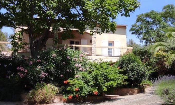 Les 3 Ponts Apartment | LE TIBERE : Quiet & popular location; Swimming pool, garrigue, Provence.