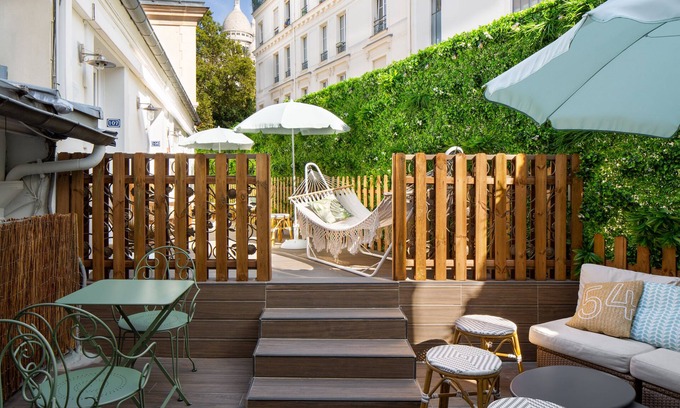 Montmartre Hostel | Le Village Montmartre by Hiphophostels