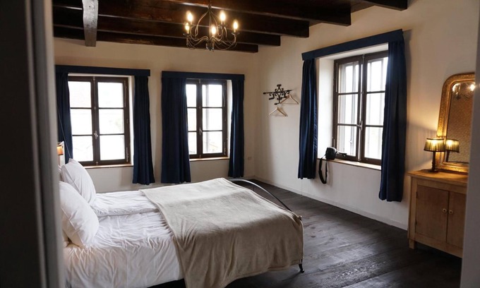 Melay House | Le Voilà - Bistrot & Chambres d'hôtes