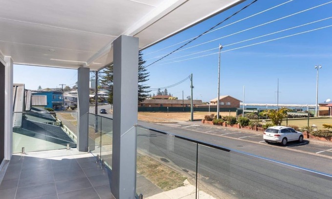 Harrington House | Leave the big smoke behind & head up the coast for relaxed, warm, beach-side