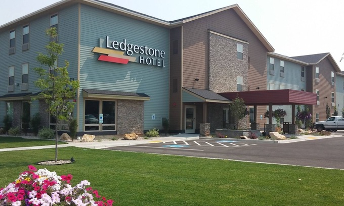 Vernal Hotel | Ledgestone Suites Hotel Vernal
