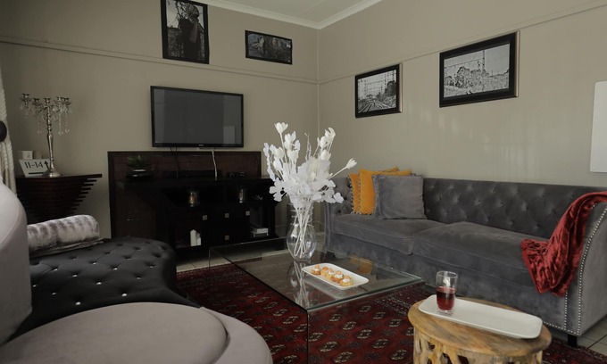 Emalahleni Cottage | Ledumo Lodge