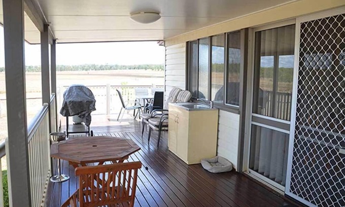 Kingaroy Apartment | Lee Farm Stay Cottages
