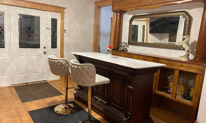 Eau Claire House | Legacy Farm! WaterFront 1920’s Flair (Adults Only)