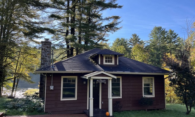 Blakeslee Cabin | Lehigh Lodge Waterfront- Feat. in Philadelphia Mag. Gorgeous private waterfall!