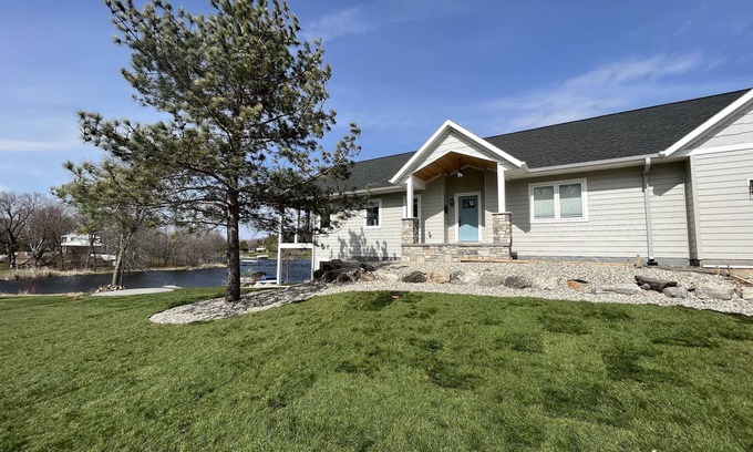 Alexandria House | LeHommeDieu Cove Family Getaway @ Island Drive Inn