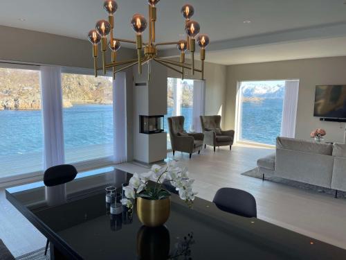 Vagan Apartment | Leilighet med høy standard og fantastisk havutsikt