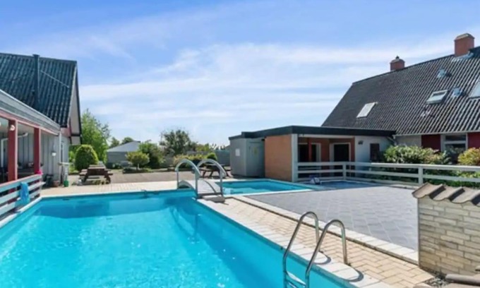 Vipperod Apartment | Lejlighed/rækkehus med adgang til pool.