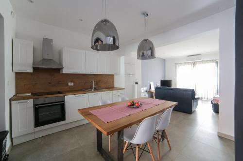 Komin Apartment | Lemon house