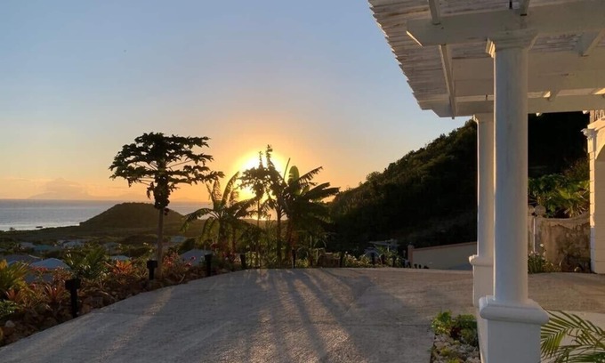 Cades Bay Apartment | LenDeens an Affordable Hillside1BD/1BTH Apartment w/AC and Gorgeous Oceanviews