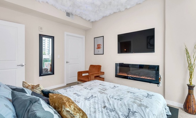 Lenox Apartment | Lenox Mall High Rise - City View & Unique Decor