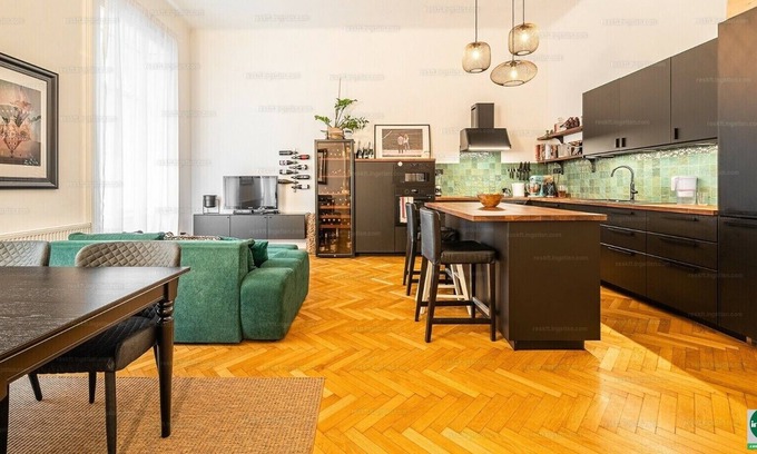 Corvin negyed Apartment | Leonardo Da Vinci utca 46